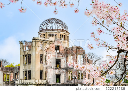 Hiroshima Atomic Bomb Dome and cherry blossoms Hiroshima Atomic Bomb Dome and cherry blossoms 122218286