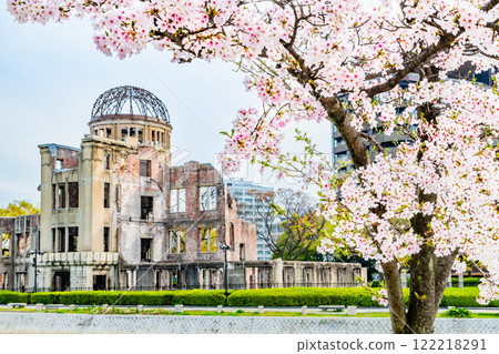 Hiroshima Atomic Bomb Dome and cherry blossoms Hiroshima Atomic Bomb Dome and cherry blossoms 122218291