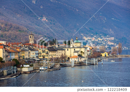 Residentioal buildings along Lake Maggiore in Cannobio 122218409
