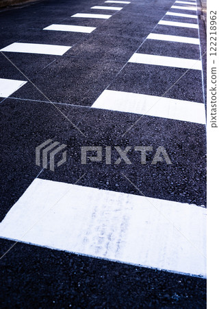 Road markings and auxiliary lines after paving. Slow-down markings on narrow roads. High saturation contrast. 122218962