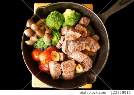 Cow dice steak 122219915