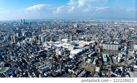 Drone photography was used to capture city views from 150 meters above the ground, which can be used to capture views of construction sites in Kadoma City and Neyagawa City, Osaka Prefecture. 122220023