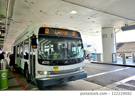 免費接駁巴士 LAX-it 搭乘計程車或 Uber 免費接駁巴士 LAX-it 搭乘計程車或 Uber 122220082