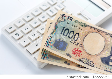 計算器和1000日元鈔票 122222048