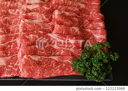 Sliced beef shoulder for sukiyaki and shabu-shabu Sliced beef shoulder for sukiyaki and shabu-shabu 122223066