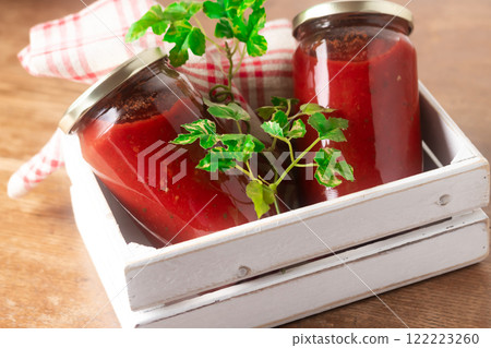 Convenient, delicious and versatile tomato sauce 122223260
