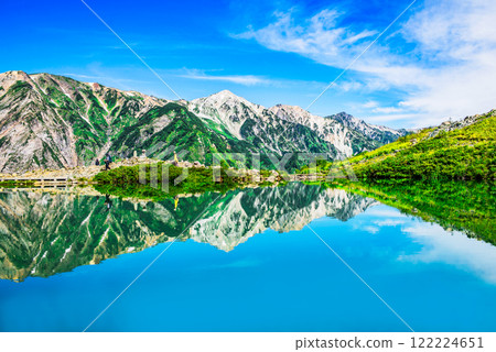 Reflection of Lake Happo in the Northern Alps 122224651