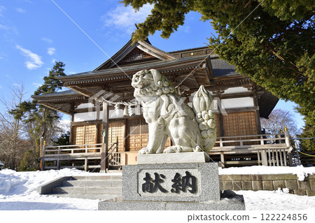 Photographing the grounds of Yakumo Shrine in Yakumo Town, Hokkaido in winter Photographing the grounds of Yakumo Shrine in Yakumo Town, Hokkaido in winter 122224856