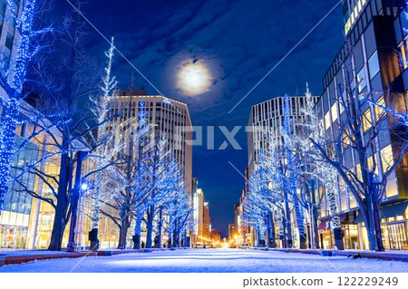 北海道札幌市舊北海道廳(紅磚政府大樓)前的冬季札幌北三條廣場(Akapla)的燈光 北海道札幌市舊北海道廳(紅磚政府大樓)前的冬季札幌北三條廣場(Akapla)的燈光 122229249