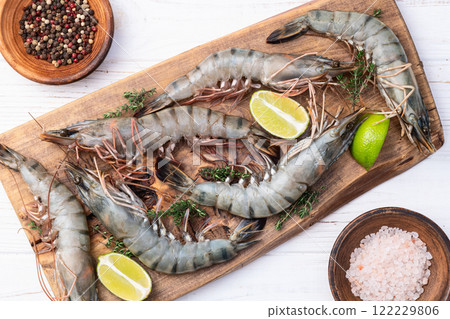 Raw big tiger ( king ) shrimps photography . Top view Raw big tiger ( king ) shrimps photography . Top view 122229806