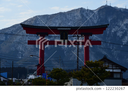 The large torii gate of Yahiko Shrine and Mount Yahiko, Niigata Prefecture 122230267