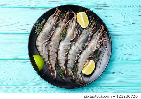 Raw big tiger ( king ) shrimps photography . Top view 122230726