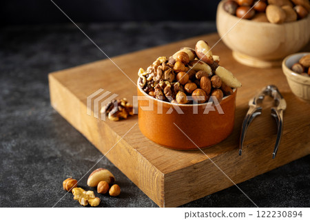 Mix nuts in wooden bowl. Almonds, hazelnuts, walnuts. Copy space Mix nuts in wooden bowl. Almonds, hazelnuts, walnuts. Copy space 122230894
