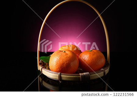 Mandarin oranges (black background, background light) Mandarin oranges (black background, background light) 122231566