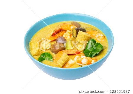Closeup plate of thailand green curry soup with coconut milk and shrimps isolated at white background. 122231987