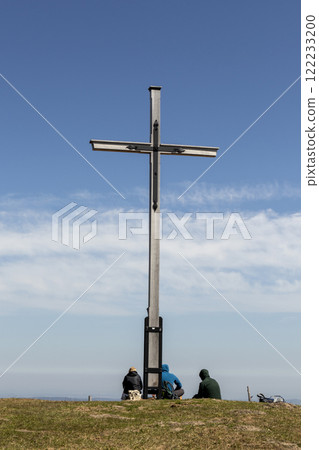 Summit cross of Rechelberg mountain in springtime, Bavaria, Germany 122233200