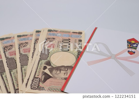Japan's new 10,000 yen note and gift envelope 122234151