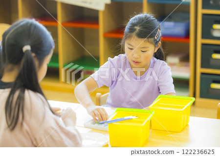 Art class after-school care image 122236625