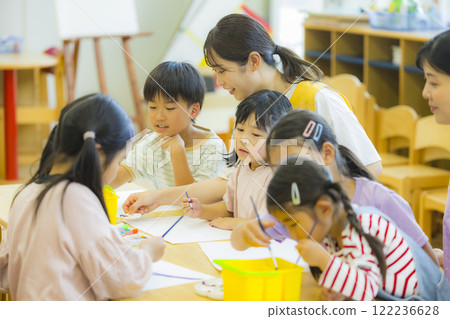 Art class after-school care image 122236628