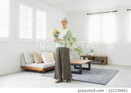 Senior women with flowers Senior women with flowers 122236661