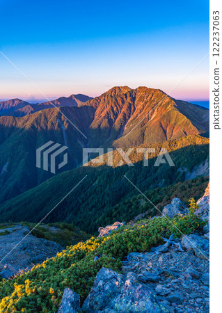 Morning glow of Mt. Akaishi and Venus Belt, Southern Alps, climbing Mt. Akuzawa and Mt. Arakawa 122237063