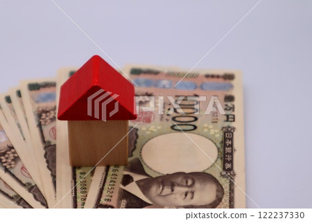 House and banknotes House and banknotes 122237330