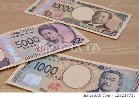 Three new Japanese banknotes 122237715