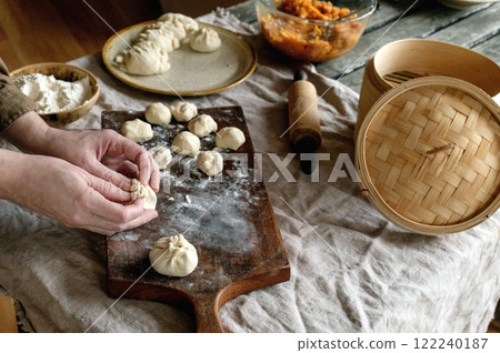 Making Asian steamed dumplings 122240187