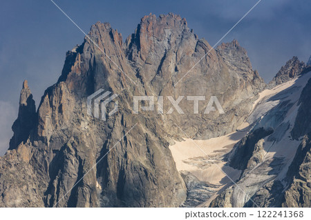 mountain peaks in Chamonix, French Alps mountain peaks in Chamonix, French Alps 122241368