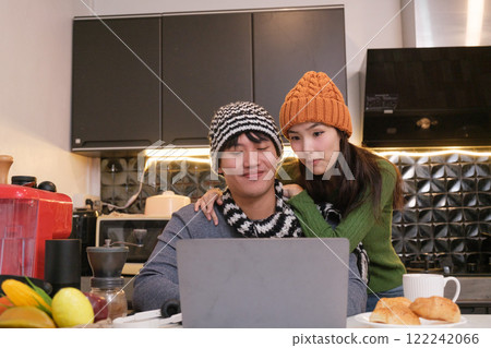 Young Asian couple living at home 122242066