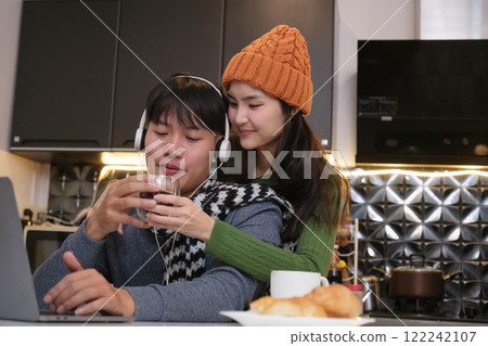 Young Asian couple living at home 122242107