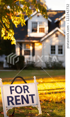 Sign FOR RENT on a green clearing against the...-插圖素材 [122242732] - PIXTA圖庫