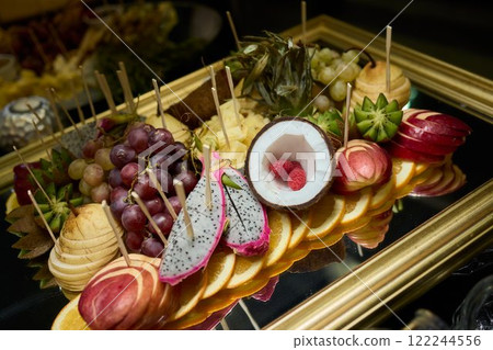 Create an Elegant Cheese and Charcuterie Board that will Impress for Stunning Gatherings 122244556