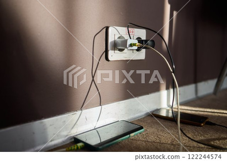 Tips and Considerations for Efficiently Charging Devices Near a Wall Outlet in Your Space 122244574