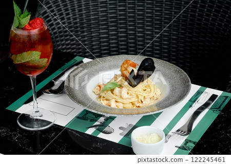Seafood Spaghetti with Shrimp and Mussels. Seafood Spaghetti with Shrimp and Mussels. 122245461