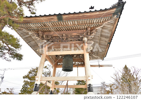 Photographing the grounds of Anrakuji Temple on Mount Yakumo in winter in Yakumo Town, Hokkaido Photographing the grounds of Anrakuji Temple on Mount Yakumo in winter in Yakumo Town, Hokkaido 122246107