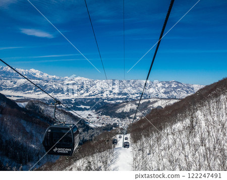 野澤溫泉滑雪場的遮陽纜車上的風景 122247491