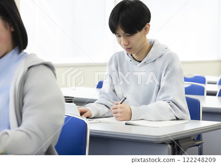 上課的學生 122248209