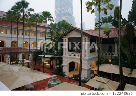 Raffles Hotel in the rain (Singapore) 122248685