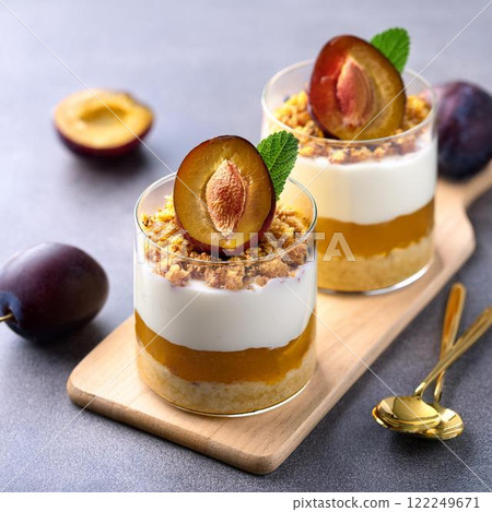 Delicious plum and honey mousse parfait 122249671