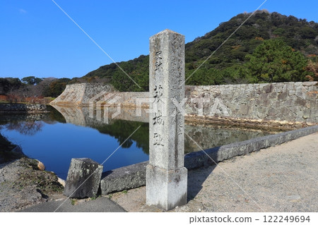 Hagi Castle's castle tower, stone walls and Mt. Shizuki (Hagi City, Yamaguchi Prefecture) 122249694