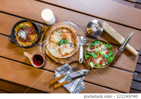 露營地的戶外義大利美食 露營地的戶外義大利美食 122249740