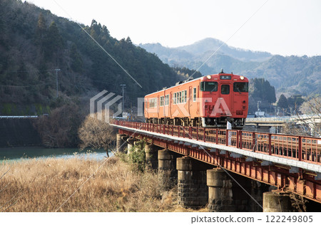 Kiha crossing the Yata River Kiha crossing the Yata River 122249805