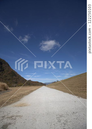 白色的路 白色的路 122250103
