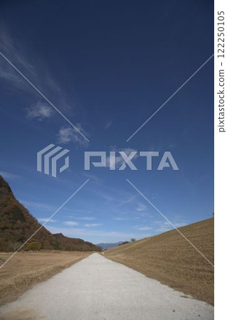 White road White road 122250105