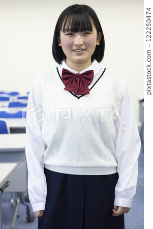 穿著制服的可愛女學生 122250474