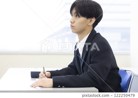 Students taking classes Students taking classes 122250479