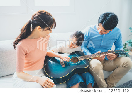 3人家庭 122251360