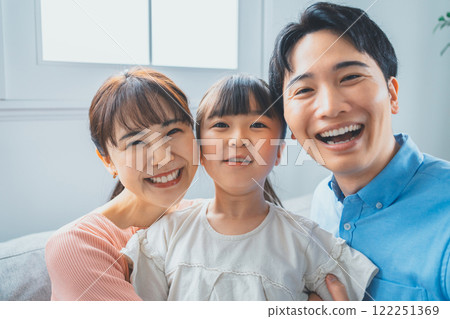 3人家庭 122251369