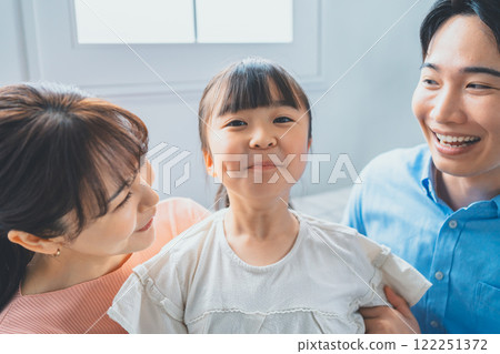 3人家庭 122251372